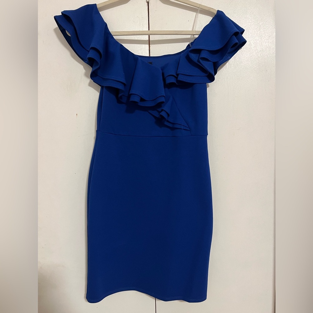 blue dress
